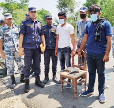 अत्याधुनिक हतियारसहित दुई भारतीय नागरीक पक्राउ