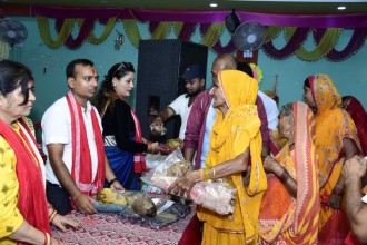 नेपाल रिटर्नी एशोसिएसनद्वारा बाराका ३ सय छठ ब्रतालु माहिलाहरुलाई कपडा वितरण